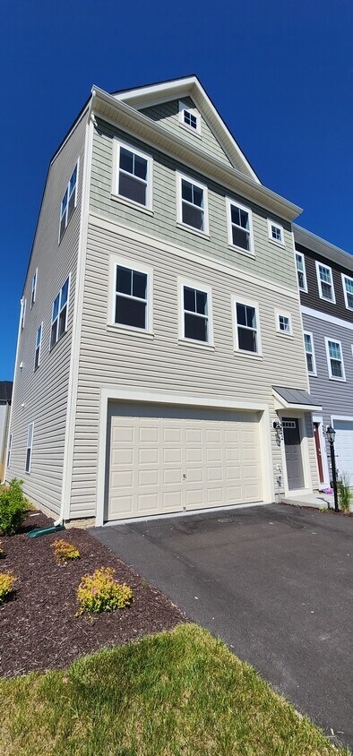 Foto principal - 522 Parkland Dr