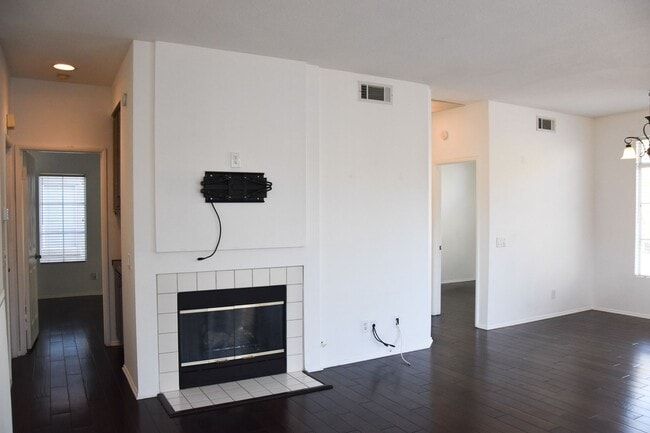 Building Photo - 8215 E White Oak Ridge