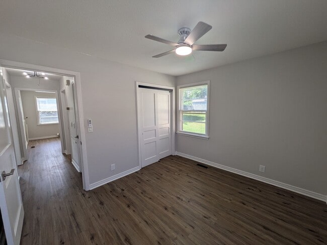 Building Photo - 3705 Hewlett Dr