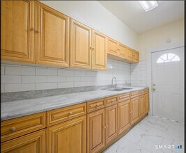 Building Photo - 20 5th St