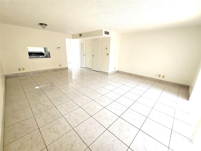 Foto del edificio - 5835 Blueberry Ct