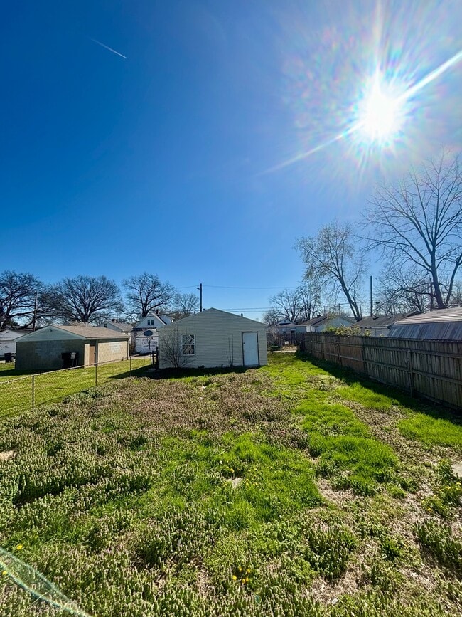 Building Photo - 3633 Kahlert Ave