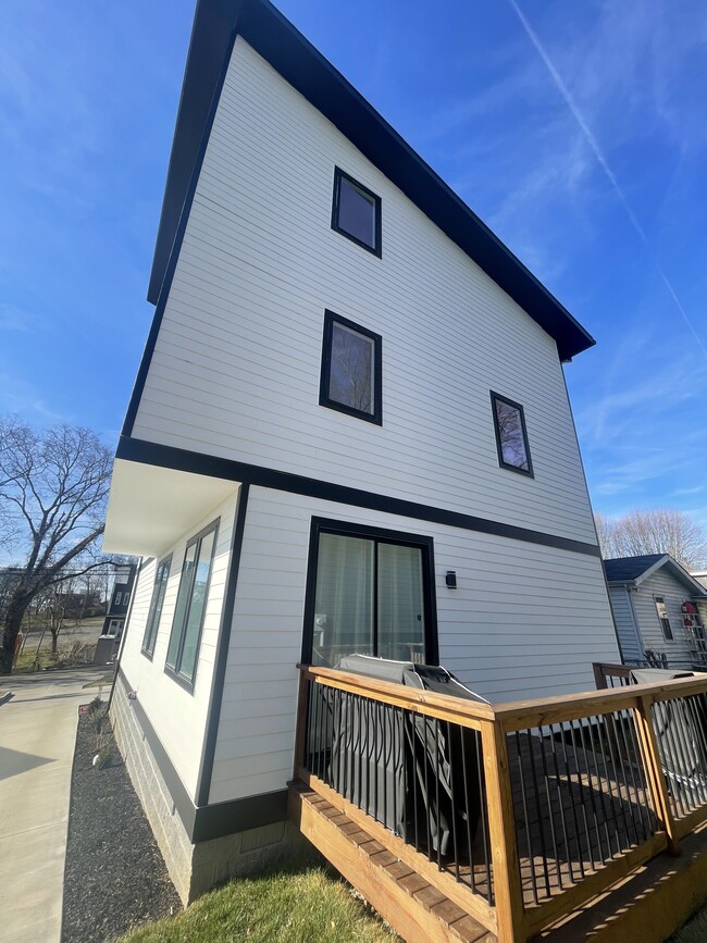 Foto del edificio - 3108 Curtis St