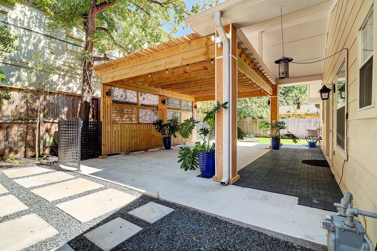 Foto principal - 2619 Eastgrove Ln