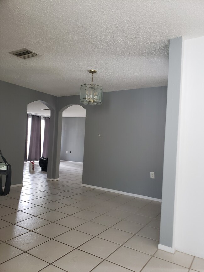 Foto del edificio - 10030 Glen Moor Ln