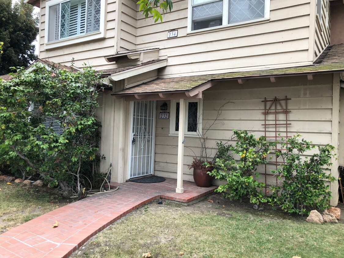 Primary Photo - 232 W Valencia Mesa Dr
