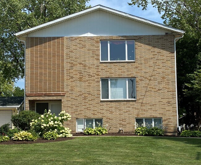 Street View - 147 S Curtis St