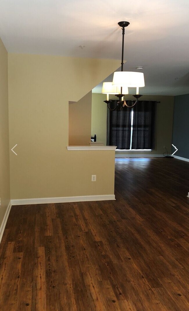 Foto del edificio - Nice end unit townhouse in waterfront comm...