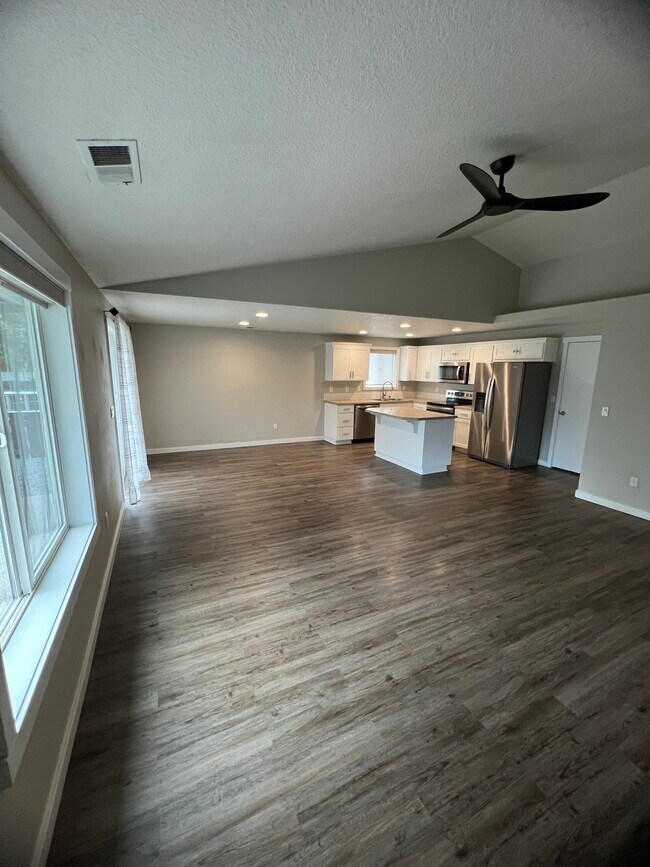 Foto del edificio - 748 NE Summerfield St
