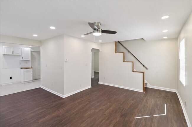 Building Photo - 443 Fairway Blvd