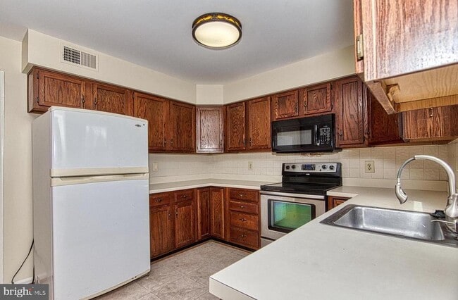 Building Photo - 2205 Cedar Mill Ct
