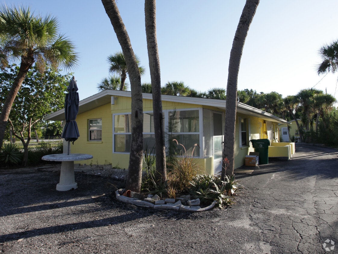 Primary Photo - 2550 N Beach Rd