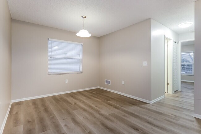 Foto del edificio - 705 Hazy Meadow Ct
