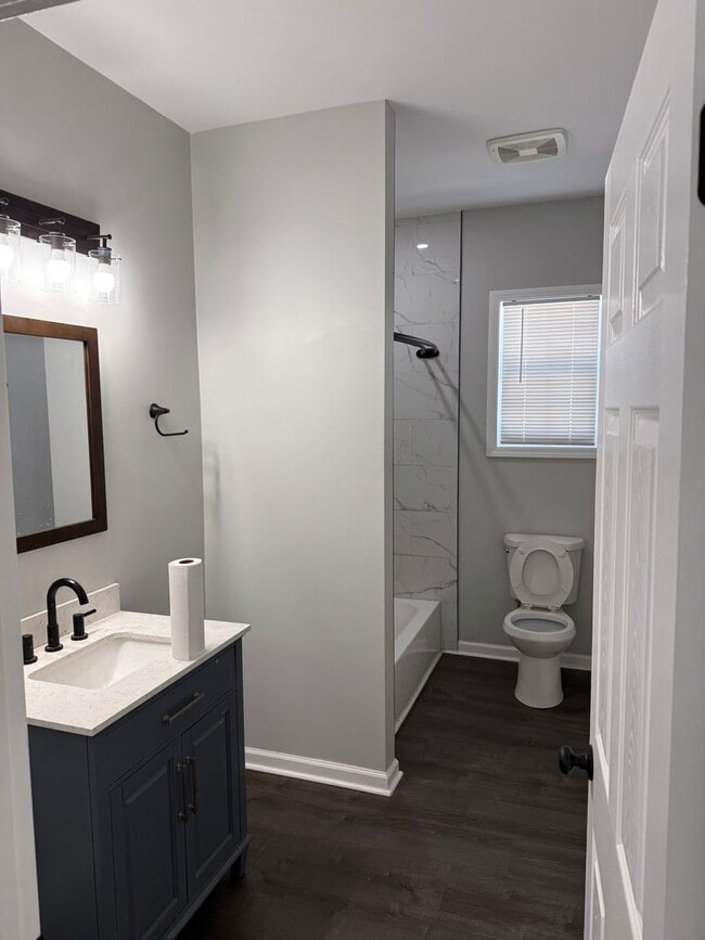 Foto del edificio - 1 Bed/1 Bath Apartment (Upstairs)