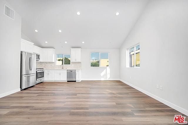 Foto del edificio - 14711 Saticoy St