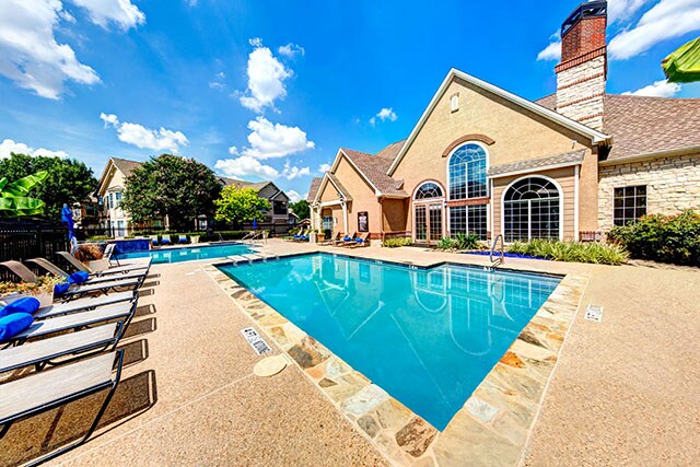 Foto principal - 670 Louis Henna Blvd