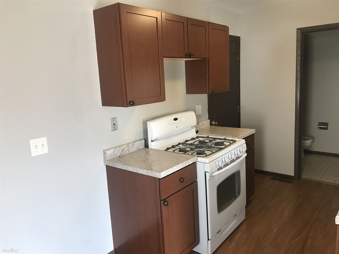 2 br, 1.5 bath Townhome 310 Farmingdale Cir Townhome Rentals in