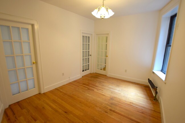 Building Photo - 215 W 108th St