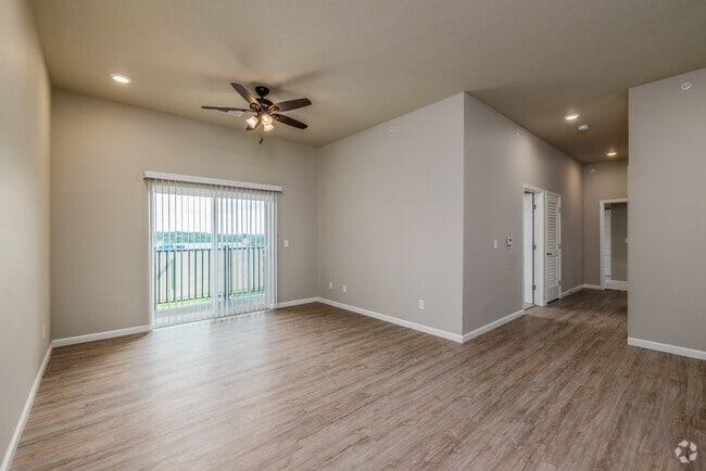 3BD, 2BA - 1165SF - Living Area - Finley Ridge Apartments