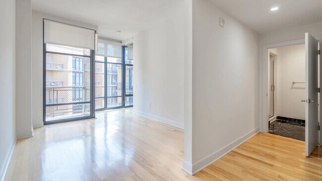 Foto del edificio - 425 Massachusetts Ave NW