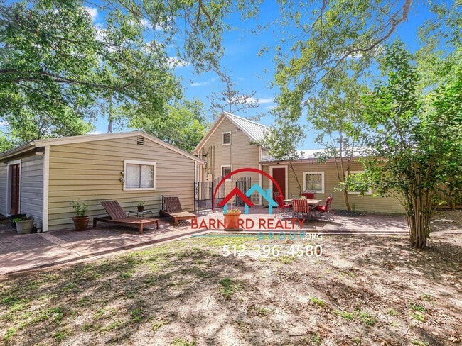 Building Photo - Available Now: Studio in Historic District