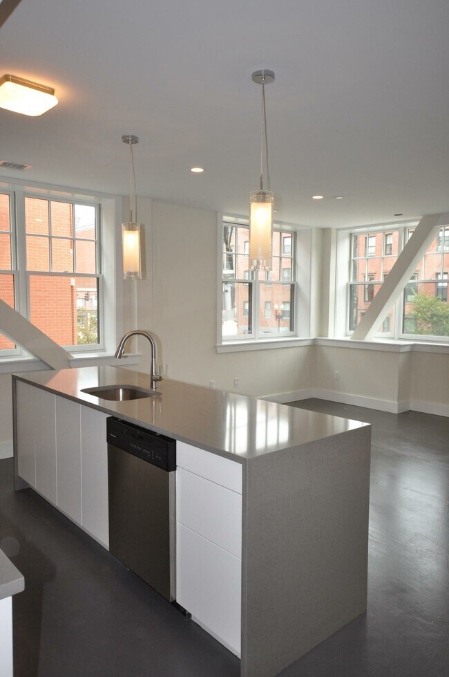 Building Photo - 652 Massachusetts Ave