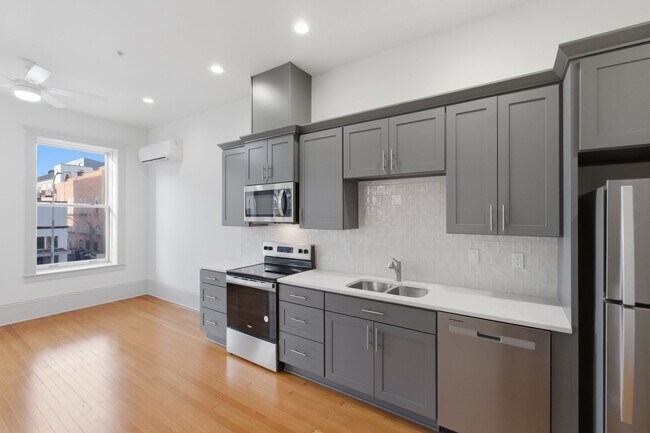 Foto del edificio - MOVE IN SPECIAL - See Description for Details