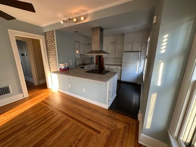 Building Photo - 319 Burnet Park Dr
