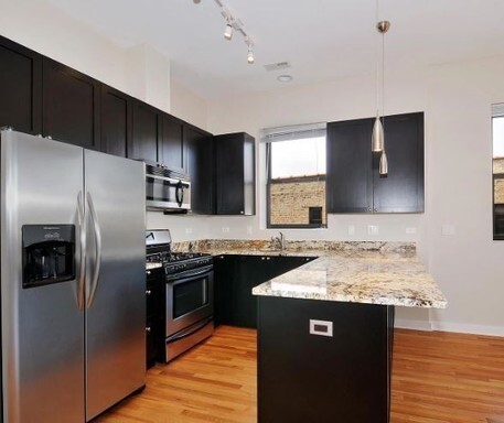 Building Photo - 2147 W Evergreen Ave