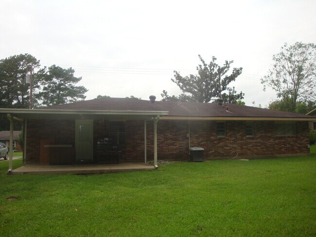 Building Photo - 504 Haynes Dr