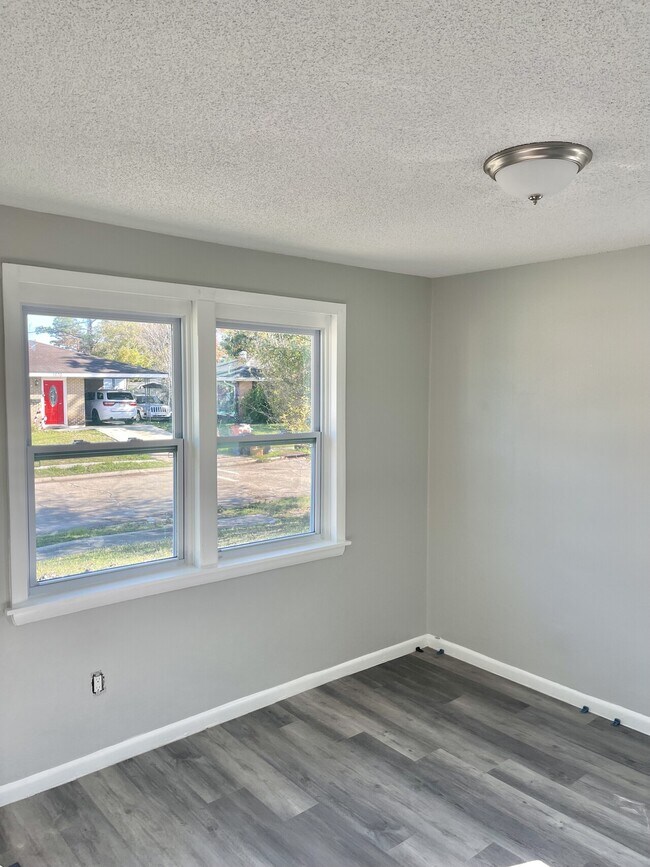 Foto del edificio - Lauradale Dr.