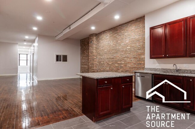 Building Photo - 5 bedroom in Chicago IL 60645