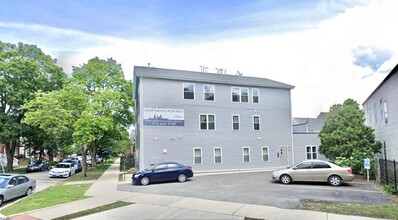 Building Photo - 2959 N Hamlin Ave