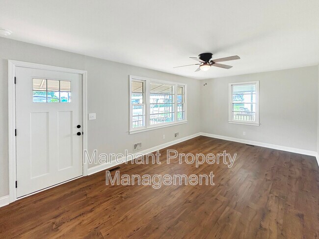 Foto del edificio - 308 Gordon St Ext