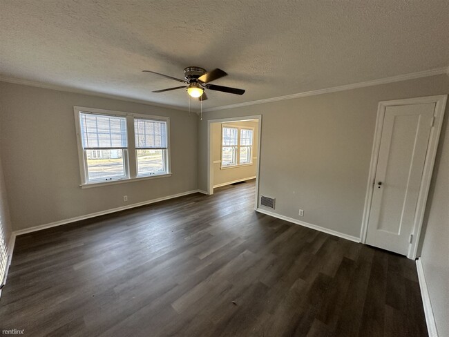 Foto del edificio - 3 br, 2 bath Duplex - 5250 East Market Str...