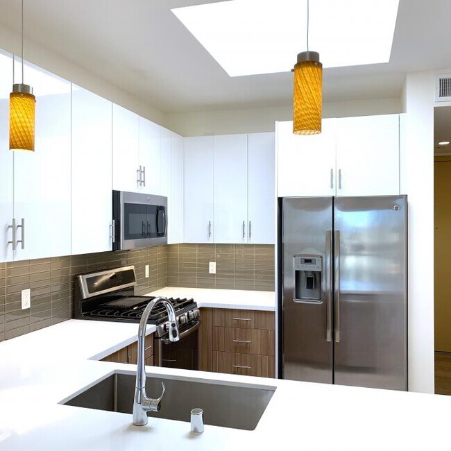 Building Photo - 1 bedroom in Oakland CA 94612