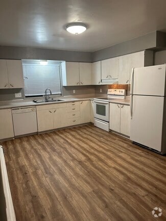 Building Photo - 340 E 45th Ave