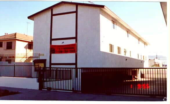Building Photo - 6918-6920 Simpson Ave