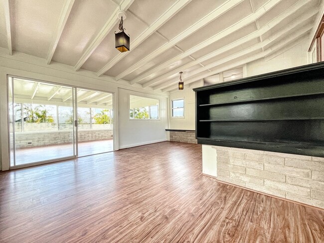 Building Photo - Pet Friendly Kailua House