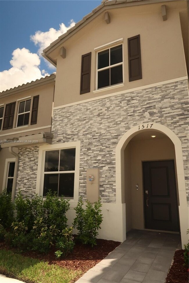 Building Photo - 1517 SE 27th Dr
