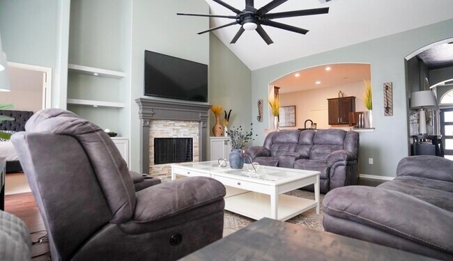 Foto del edificio - 2109 Mooncrest Dr