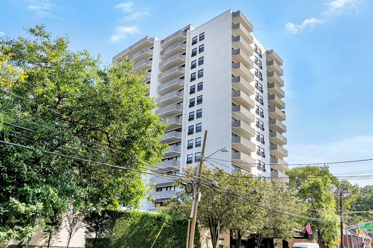 1600 Center Ave Unit 15I, Fort Lee, NJ 07024 Condo for Rent in Fort