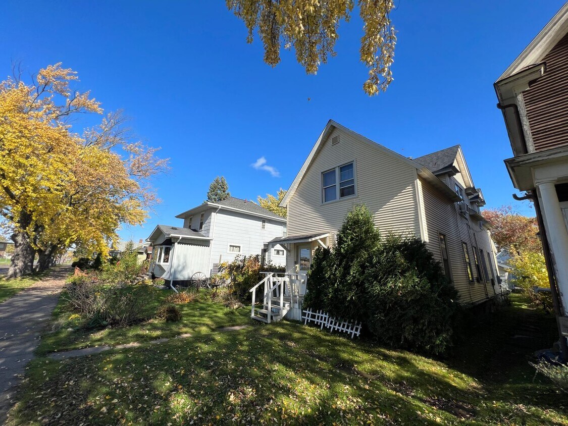 1826 Missouri Ave Unit 1826 Missouri Ave, Superior, WI 54880 Room for