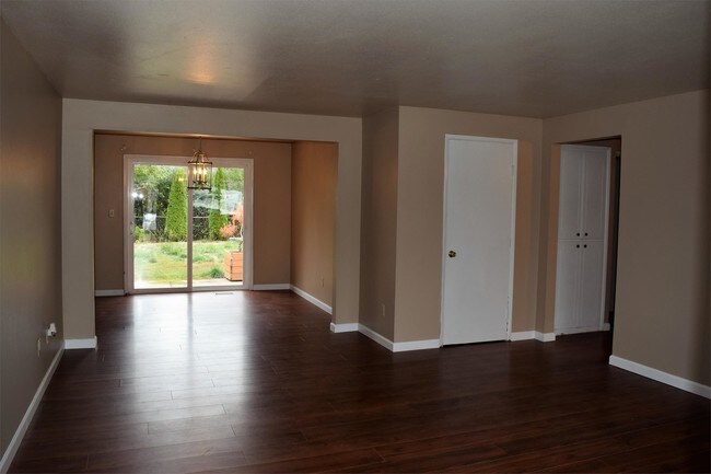 Foto del edificio - 644 NW East Thornton Lake Dr
