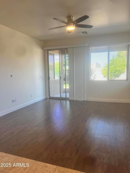 Foto del edificio - 36018 N Richardson Dr