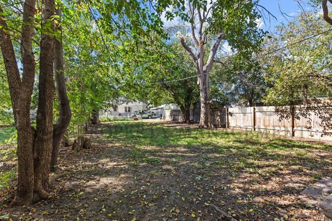 Building Photo - 251 Millwood N