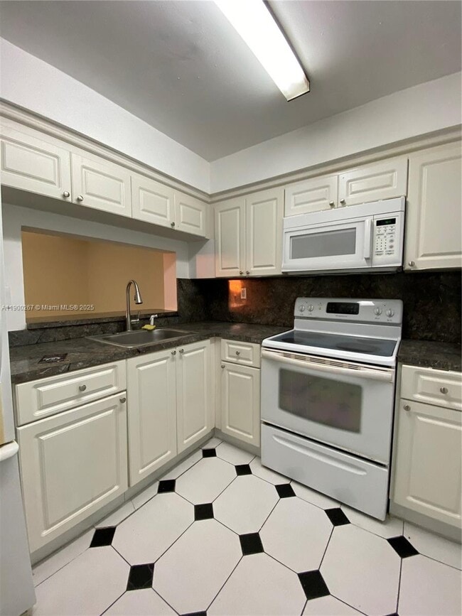 Foto del edificio - 11800 SW 18th St