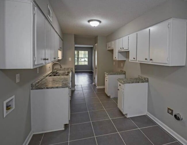 Building Photo - Duplex