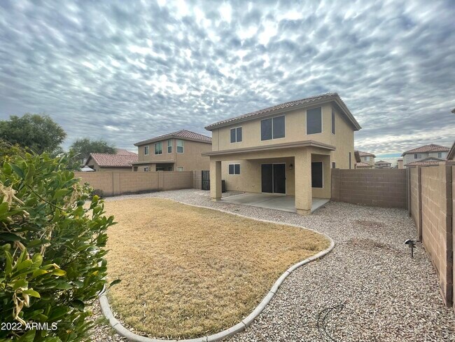 Foto del edificio - 1700 W Harding Ave