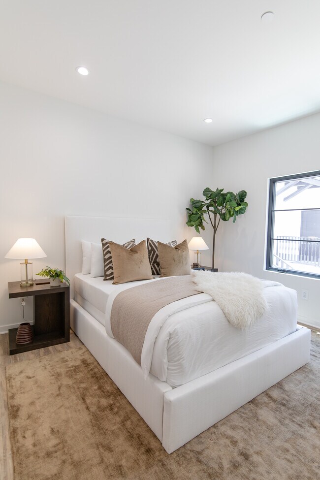Foto del edificio - 336 N Oakhurst Dr